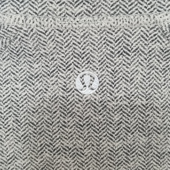Lululemon Asana Herringbone print zip up gray & black jacket women's size 4 - Picture 6 of 6